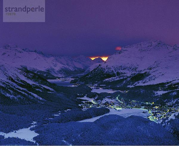 10391084  Nachleuchten  Alpenglühen  Berge  Graubünden  Graubünden  lila Filter  bei Nacht  Schweiz  Europa  Saint Moritz  mo