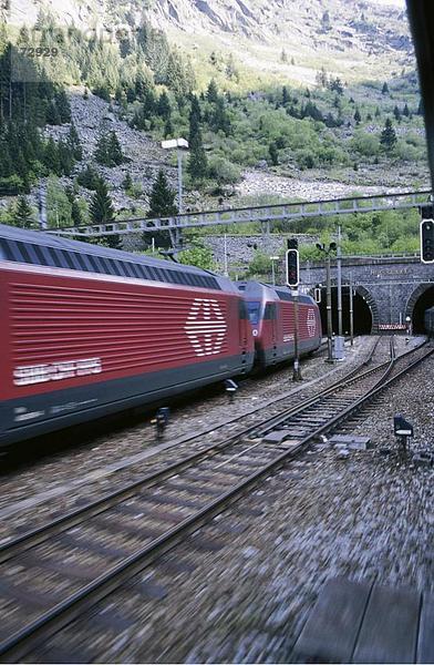 10411198  Eisenbahntunnel  Eisenbahn  gehen  Gotthard  Schweiz  Europa  Modern  SBB  Schweiz  Europa  Zug