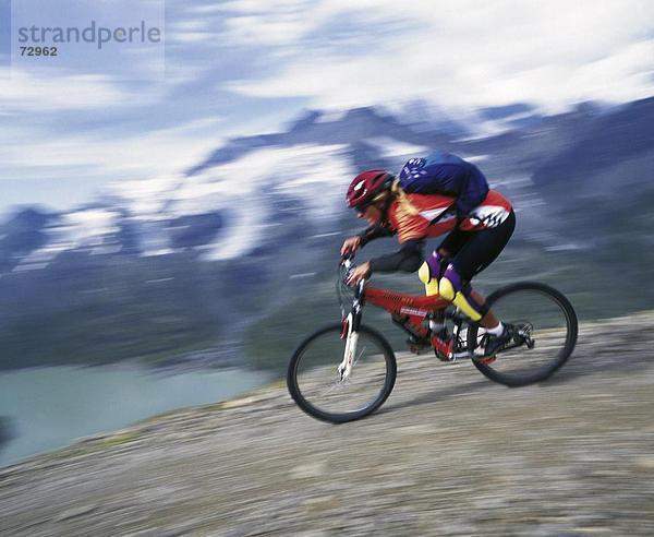Mountainbike  mountain bike  Europa  Berg  Mann  schießen  Bewegungsunschärfe  Kanton Graubünden  Schweiz