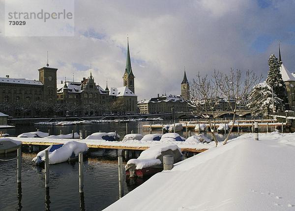 Fußgängerbrücke Europa Winter bedecken Wolke Boot fließen Fluss Schnee Schweiz Wetter