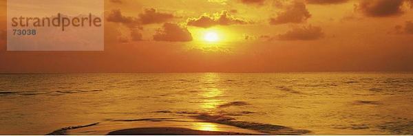 10440737  Landschaft  Malediven  indischen Ozean Panorama-Bild  Sonnenuntergang  Meer  Stimmung  Wasser