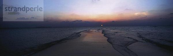 10440738  Landschaft  Malediven  Indischer Ozean  Meer  Panorama  roten Ball  Kugel  Sonnenuntergang  Stimmung  Strand  Meer