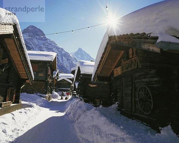 10449664  Dorf  Lane  Person  Schnee  Schweiz  Europa  Sonne  Wallis  Winter  Zinal  Val d ' Anniviers  Berge  Alpen  Al