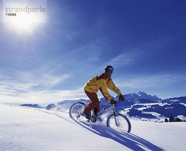10449843  Appenzell  Schweiz  Europa  gehen  Frau  Steigung  Neigung  lachen  Mountain-Bike  Santis  Schnee  Sonne  Spaß  Witz  d