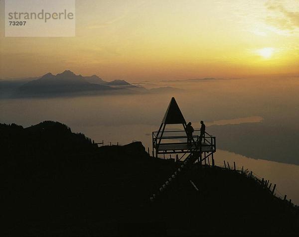 10474491  Aussichtsturm  Kulm  Luzern  Paar  alle Paare  Pilatus  Rigi  Schweiz  Europa  Silhouetten  Sonnenuntergang  Stimmung  symb
