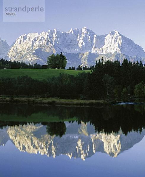 10482499  Landschaft  Dämmerung  Dämmerung  Abendlicht  in der Nähe von Kitzbühel  Gieringer Weiher  Österreich  Europa  Spiegelung  Tirol  Wilder K