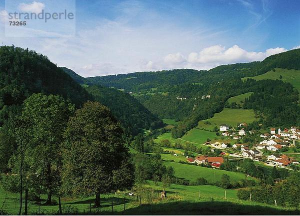 Landschaftlich schön landschaftlich reizvoll Europa Tal Dorf Kanton Jura Schweiz