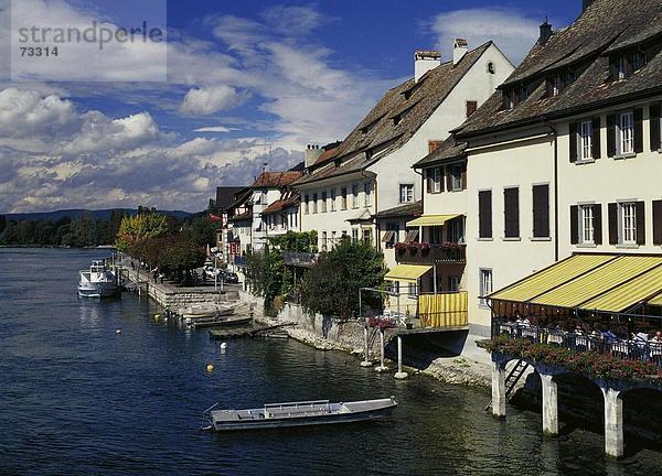 Europa Wohnhaus Gebäude fließen Fluss Bank Kreditinstitut Banken alt Schaffhausen Stein am Rhein Schweiz