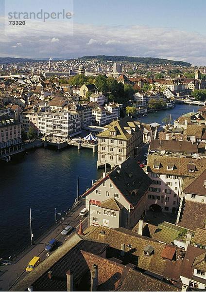 10488510  Limmat Quai  Richtung Honggerberg  Schweiz  Europa  Überblick  von Grossmunster  Stadt  City  Zürich
