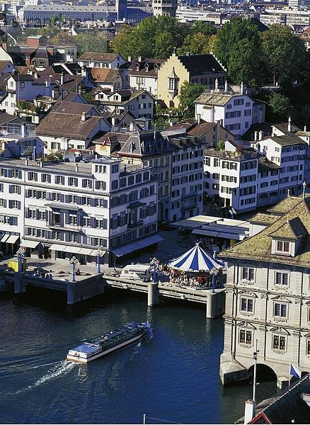 10488513  Gemusebrucke  Karussell  Schiff  Schweiz  Europa  Überblick  von Grossmunster  Stadt  City  Zürich
