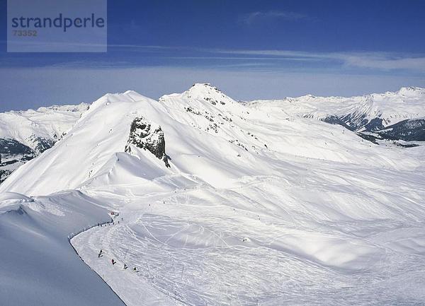 10493253  Arosa  Panorama  Dorf  Graubünden  Graubünden  Berghang  Schnee  Schweiz  Europa  Skifahrer  Skigebiet  Ski  s