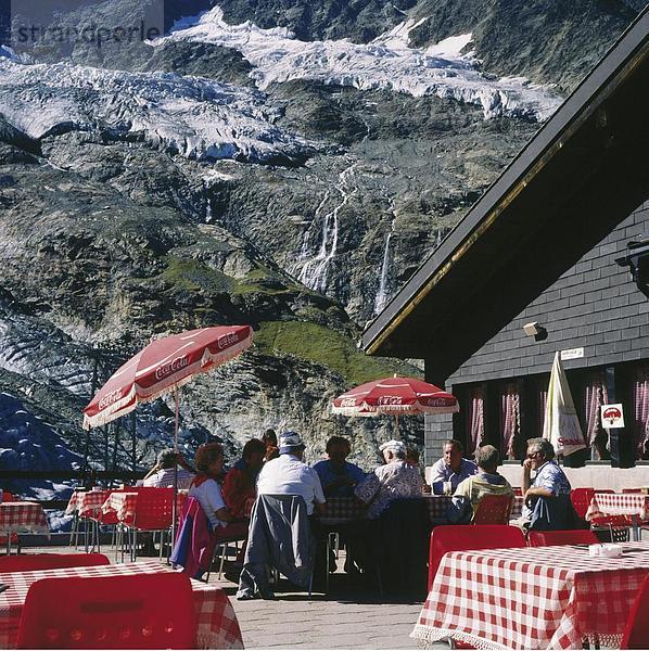 10499898  in der Nähe von Saas-Fee  Gäste  Unternehmen  Gletscher  hohe alpine  Restaurant  Schweiz  Europa  Spielplatz  Terrasse  Wallis
