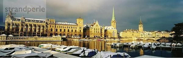 Fußgängerbrücke Europa Winter Boot fließen Fluss Kirche Petersdom Schweiz