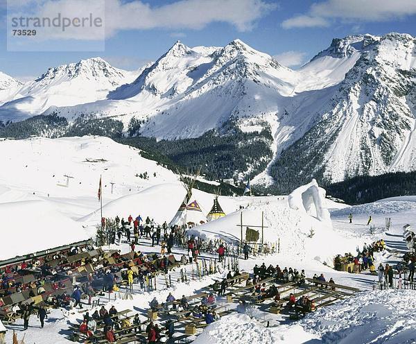 10508824  Arosa  Carmennahutte  Carmenna  Hütte  Skifahren  Wintersport  Sport und Fitness  Graubünden  Graubünden  Liegestühle  Schweiz  Eu