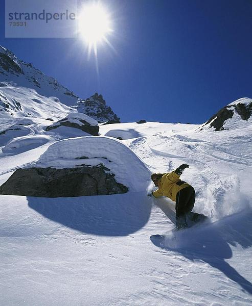 10508876  Engadin  Frau  Graubünden  Graubünden  schräge Position  Schweiz  Europa  Snowboard  Snowbaording  Wintersport