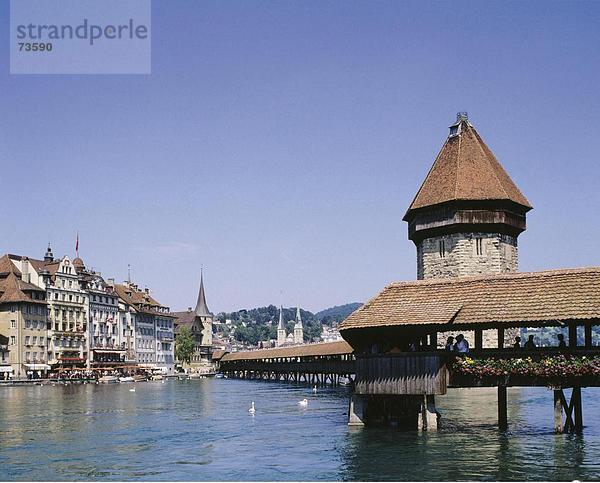 10521211  Kapellbrücke  Reisen  Tourismus  Wahrzeichen  Brücke  Stadt  City  Luzern  Schweiz  Europa