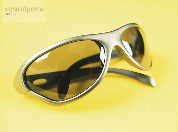 10530485  gelbe Anschlussstecker  Hintergrund  modisch  Brillen  Sonnenbrillen  Optik  Sicht