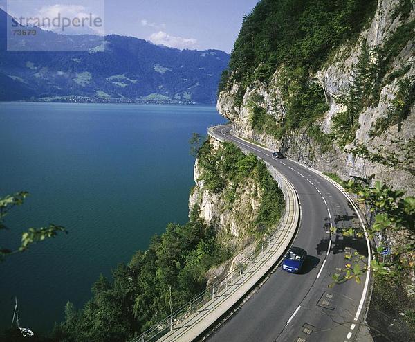 Biegung Biegungen Kurve Kurven gewölbt Bogen gebogen Landstraße Europa Auto Straße Berner Oberland Kanton Bern Schweiz