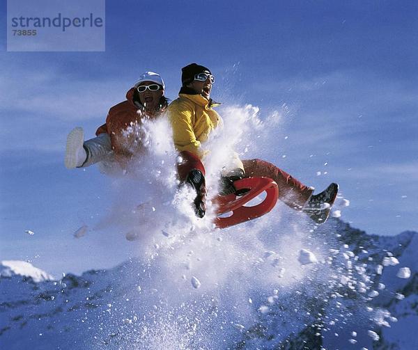 10550444  Paar  Paar  Schlitten  Rodel  Schlitten  Wintersport  Sport  Berge  Schnee Wolke  Schweiz  Europa  Spaß  Witz  j