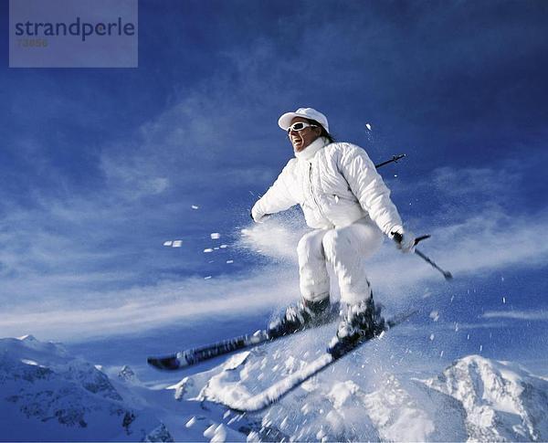 10550458  Anzug  Berge  Bernina  dynamische  Extreme  Frau  Graubünden  Graubünden  Schweiz  Europa  Ski  Spass  Witz  Sprung  w