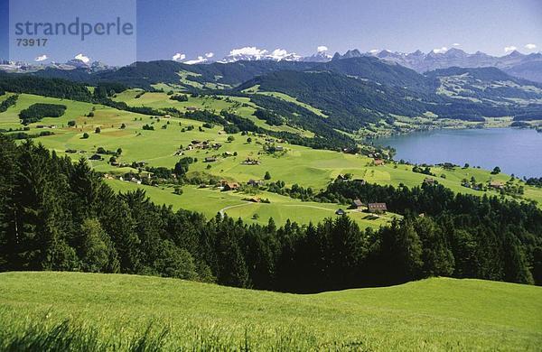 Landschaftlich schön landschaftlich reizvoll Europa Hügel See Meer Schweiz Kanton Zug
