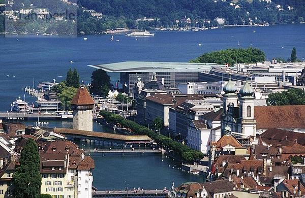 Europa Wohnhaus Reise Stadt Großstadt Brücke Sehenswürdigkeit Kapellbrücke Luzern Schweiz Tourismus