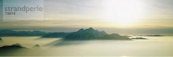 10568412  Landschaft  Luzern  Zentralschweiz  Nebelmeer  Panorama  Pilatus  Berge  Sonne  Schweiz  Europa  Stimmung