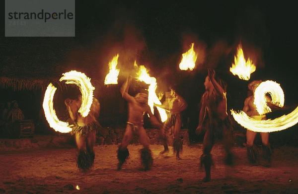 10602289  Fackeln  Männer  einheimischen  Polynesian  Tradition  Folklore  Moorea  Französisch-Polynesien  in der Nacht  Tanz  Tiki Village  trad
