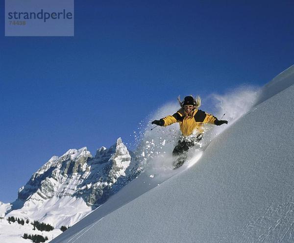 Europa  Frau  Snowboard  Snowboarding  Schweiz  Wintersport