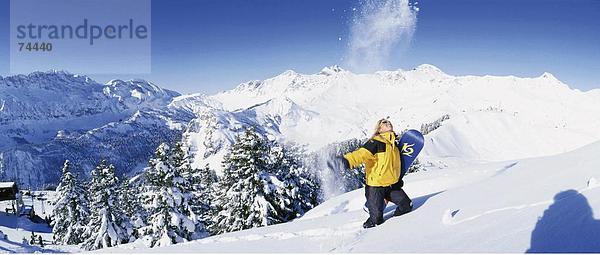 10618512  apres Ski  Aufstieg  Förderung  Berge  Dents du Midi  Frau  Les Portes du Soleil  Panorama  Snowboard  winter sport