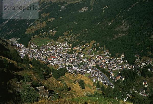 10619743  Hubel  Blick auf das Tal  Überblick  Wallis  Schweiz  Europa  Zermatt
