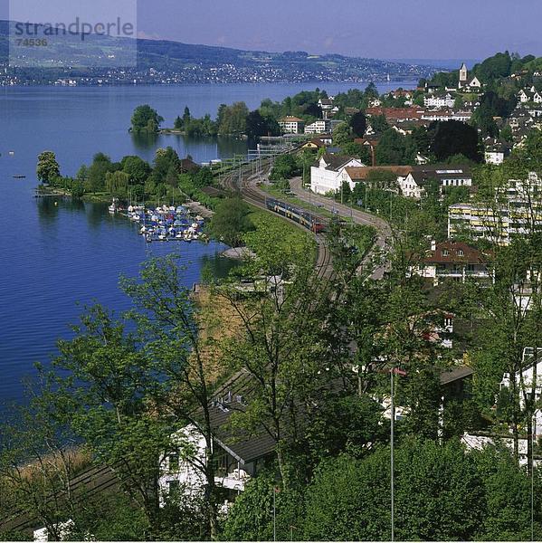 Europa Zug Geländer Seeufer Gleis Schweiz Zürich Kanton Zürich