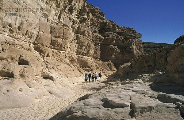 10625393  Ägypten  Nordafrika  Coloured Canyon  Eingang  Schlucht  Tourist  Wüste  Wild  Sinai