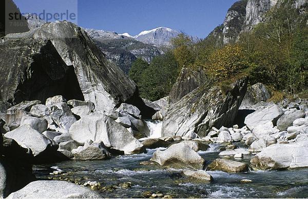 10626583  Gebirge  Berg Punkte  River  Fluss  Landschaft  Schnee  Schweiz  Europa  Steine  Tal  Tessin  Europa  Val-Bav
