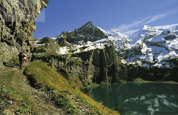 10628251  alpine  Alpen  Bern  Kandersteg  Oeschinensee  See  Meer  Schweiz  Europa  See  Meer  Reisenden  Weg