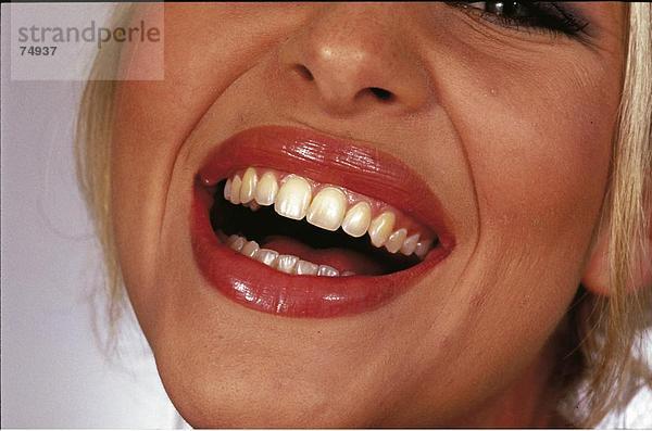 10631352  Schönheit  Detail  Frau  Freude  Gesicht  lachen  lachen  Lippen  Mund  Spaß  Witz  weiße Zähne  Zahnpflege