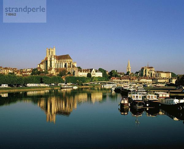 10631569  Auxerre  Burgund  Département Yonne  River  Fluss  Frankreich  Europa  Kathedrale Saint-Etienne  Stadt  Stadt