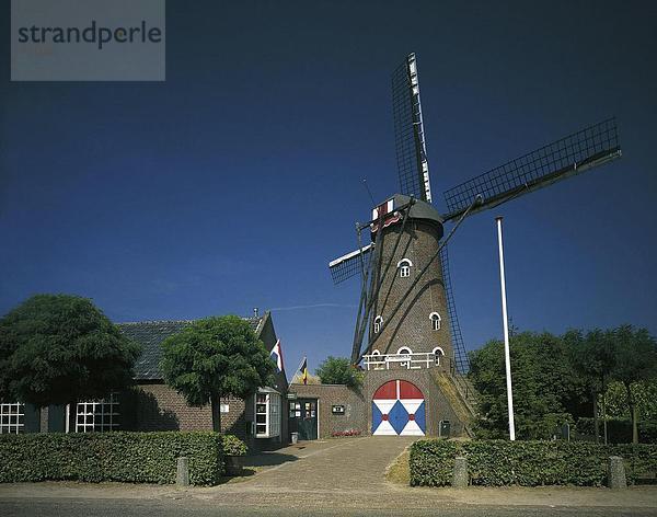 10631867  Bakkerijmuseum  Beltmolen de Grenswachter  Hochbau  Holland  Mountainbikefahrer  Museum  Niederlande  Noord