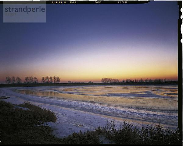 10631884  Dämmerung  Dämmerung  De Gravenbol  Dyke  Eis  River  Fluss  Gewässer  Holland  Landschaft  Natur  Niederlande  See  se