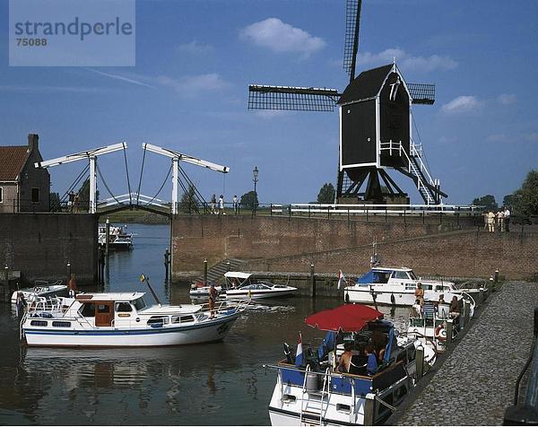 10631915  Boote  Freizeit  Hafen  Port  Heusden  Holland  Niederlande  Noord-Brabant  Schiffe  Windmühle  Gebäude  Drawbridg
