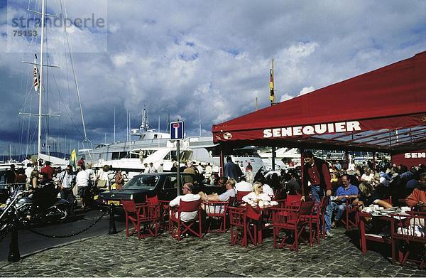10632522  Cote d ' Azur  Frankreich  Europa  Hafen  Port  Senequier  Saint Tropez  Straße Café  Süden von Frankreich  Europa  Wolken  w
