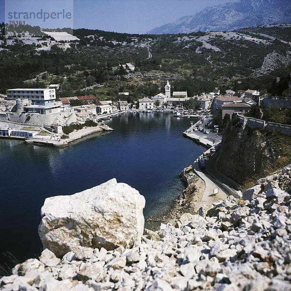 Felsbrocken Hafen Steilküste Küste Meer Dorf Adriatisches Meer Adria Bucht Kroatien Mittelmeer