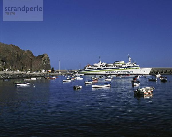 10633815  Boote  Fähre  Fähren  Fähre  Fischen Boote  Hafen  Port  Kanarische Inseln  Inseln  Küste  La Gomera  Meer  San