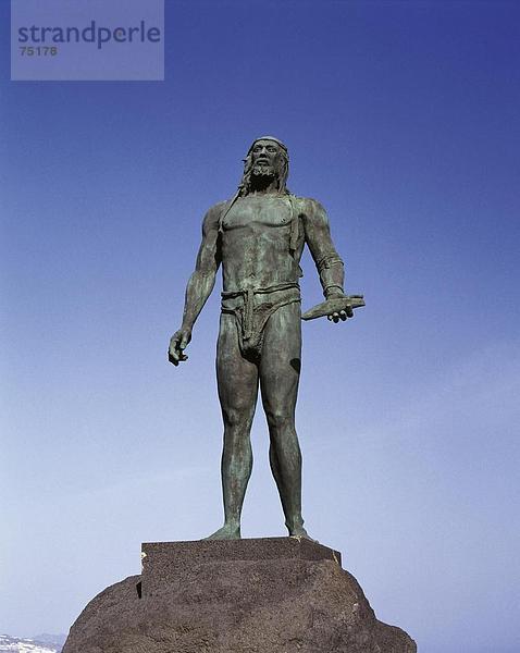10633817  bronze-Skulptur  Candelaria  Monument  Abbildung  Guanchen  Guanchenhauptling  Himmel  Kanarische Inseln  Geschicklichkeit  Inseln  Kunst