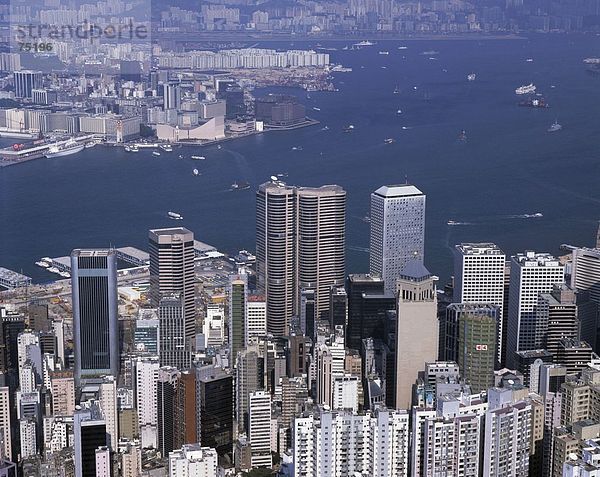10633835  China  Asien  Hafen  Port  Blöcke von Wohnungen  Hochhäuser  Hong Kong  China  Asien  Kowloon  Küste  Meer  skyl