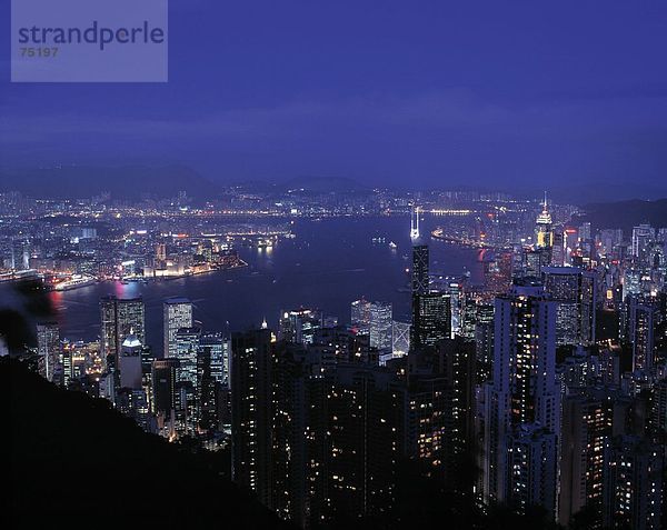 10633836  China  Asien  Hafen  Port  Blöcke von Wohnungen  Hochhäuser  Hong Kong  China  Asien  Kowloon  Lichter  Meer  nig