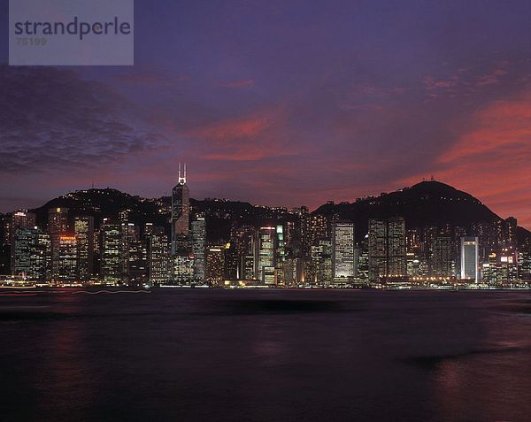 10633838  Ansicht  China  Asien  Blöcke von Wohnungen  Hochhäuser  Hong Kong  China  Asien  Küste  Lichter  Meer  Nacht  bei nahezu