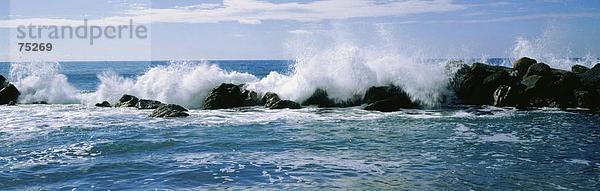 10634413  Surfen  Wellen  Chiavari  Stein  Klippe  Italien  Europa  Küste  Ligurien  Panorama  Meer  Strand  Meer  Wasser