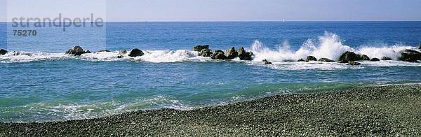 10634414  Surfen  Wellen  Chiavari  Stein  Klippe  Italien  Europa  Küste  Ligurien  Panorama  Meer  Strand  Meer  Wasser
