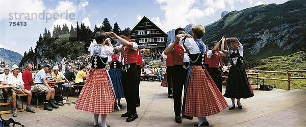 10635455  Alp  Party  Appenzell  Bollenwies  keine Modellfreigabe  Panorama  Schweiz  Europa  tanzen  Costume national Tanz